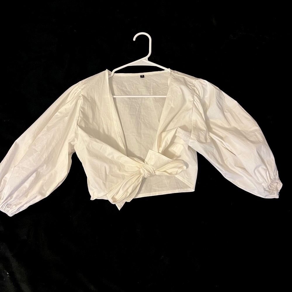 White puff sleeved crop top that ties in front. never worn
